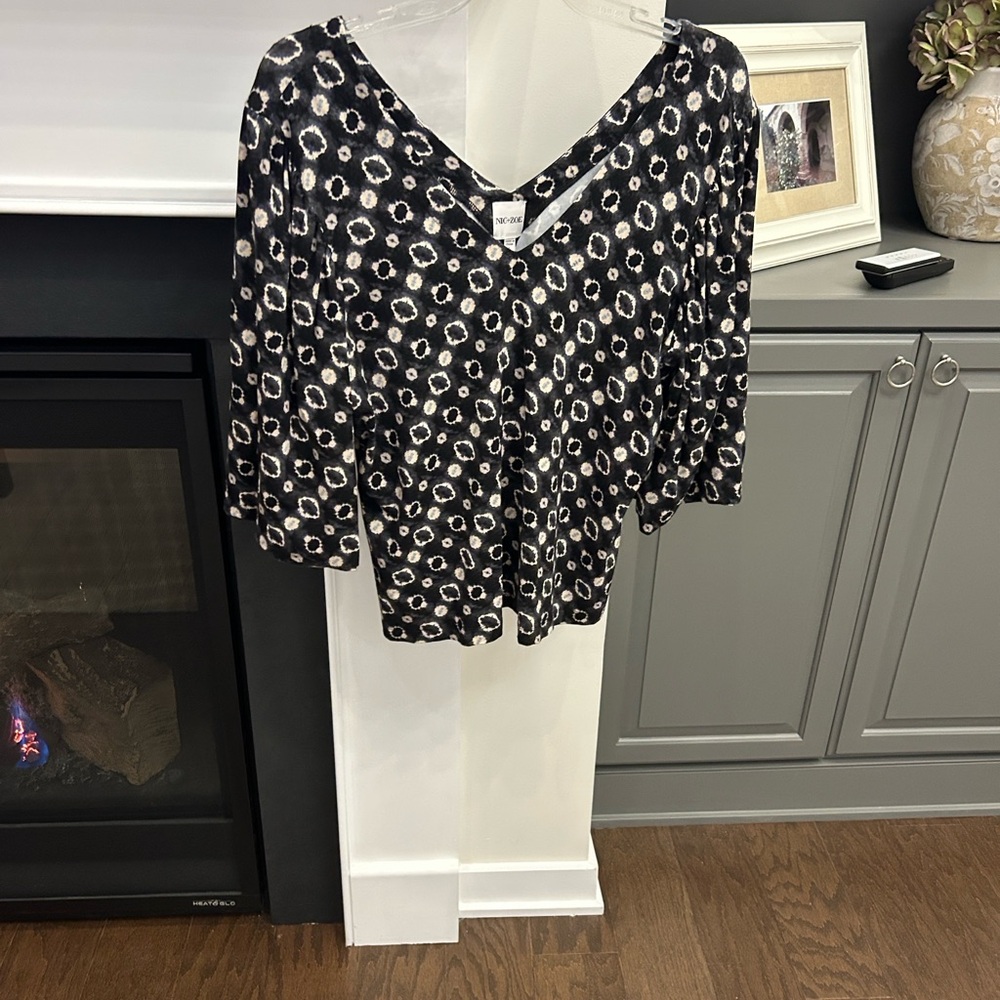 NIC+ZOE Black and White Patterned Blouse